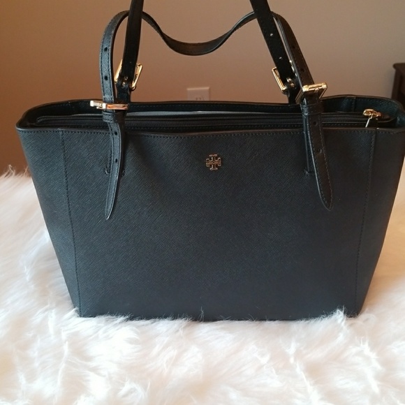 tory burch tote price